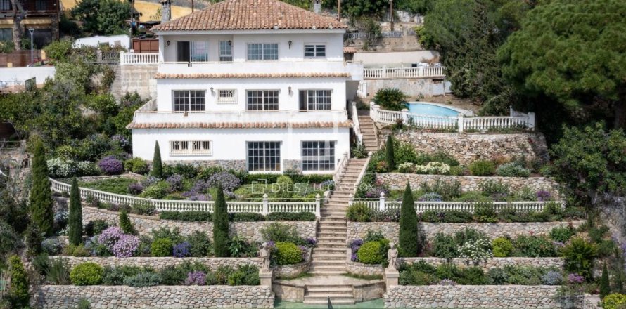 5 bedrooms villa for sale in Premia De Dalt, Barcelona, Catalonia, Spain № 3924