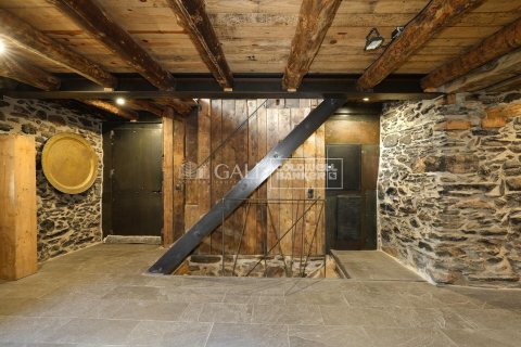 Villa de 4 dormitorios en venta en Principado De Andorra (Ninguna Poblacion Tiene C.P.), Lérida, Cataluña, Spain № 5325 - foto 14