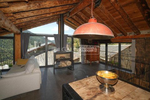 Villa de 4 dormitorios en venta en Principado De Andorra (Ninguna Poblacion Tiene C.P.), Lérida, Cataluña, Spain № 5325 - foto 2