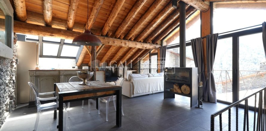 Villa de 4 dormitorios en venta en Principado De Andorra (Ninguna Poblacion Tiene C.P.), Lérida, Cataluña, Spain № 5325