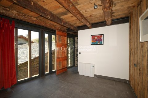 Villa de 4 dormitorios en venta en Principado De Andorra (Ninguna Poblacion Tiene C.P.), Lérida, Cataluña, Spain № 5325 - foto 19