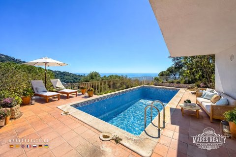 4 bedrooms villa for sale in Lloret de Mar, Girona, Catalonia, Spain № 7231 - photo 14