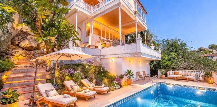 4 bedrooms villa for sale in Lloret de Mar, Girona, Catalonia, Spain № 7231