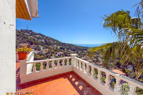 4 bedrooms villa for sale in Lloret de Mar, Girona, Catalonia, Spain № 7231 - photo 8