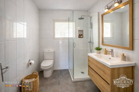 4 bedrooms villa for sale in Lloret de Mar, Girona, Catalonia, Spain № 7231 - photo 18