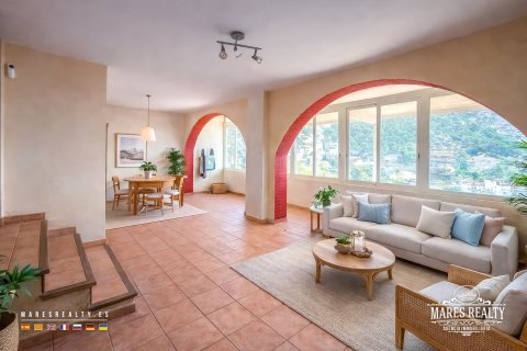 4 bedrooms villa for sale in Lloret de Mar, Girona, Catalonia, Spain № 7231 - photo 2