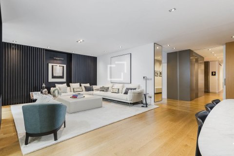 4 bedrooms apartment for sale in Barcelona, Catalonia, Spain № 7234 - photo 24
