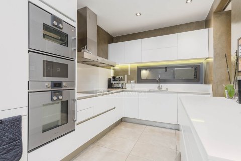 4 bedrooms apartment for sale in Barcelona, Catalonia, Spain № 7234 - photo 19