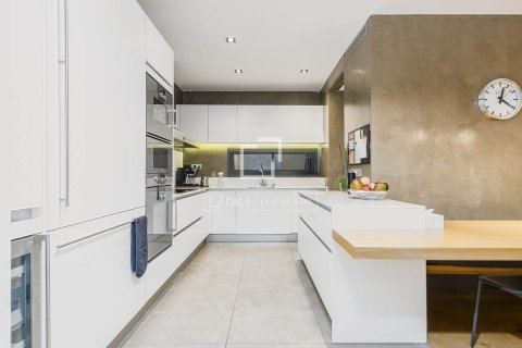 4 bedrooms apartment for sale in Barcelona, Catalonia, Spain № 7234 - photo 21
