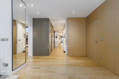 4 bedrooms apartment for sale in Barcelona, Catalonia, Spain № 7234 - photo 16