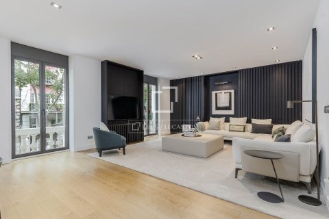 4 bedrooms apartment for sale in Barcelona, Catalonia, Spain № 7234