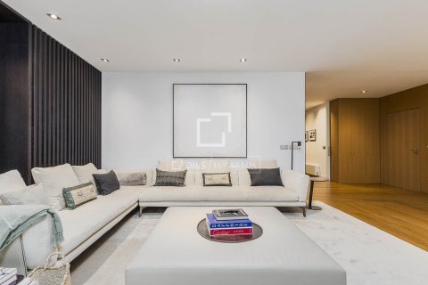 4 bedrooms apartment for sale in Barcelona, Catalonia, Spain № 7234 - photo 3