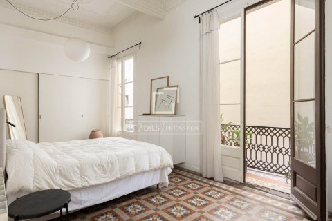 3 bedrooms apartment for sale in Barcelona, Catalonia, Spain № 7232 - photo 2
