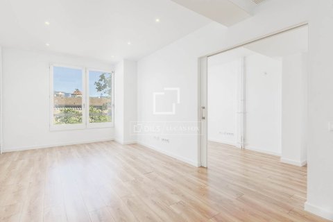 Apartamento de 3 dormitorios en venta en Barcelona, Cataluña, Spain № 7236 - foto 9