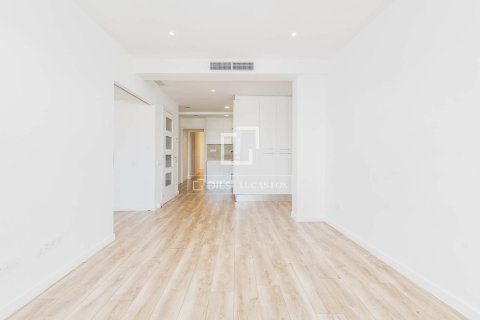 Apartamento de 3 dormitorios en venta en Barcelona, Cataluña, Spain № 7236 - foto 27