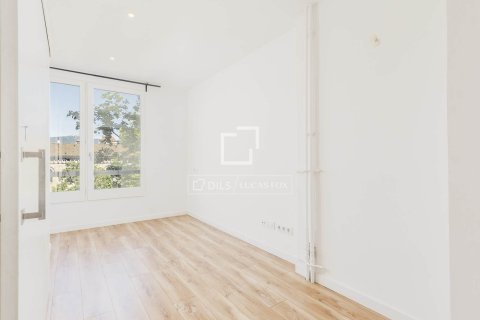 Apartamento de 3 dormitorios en venta en Barcelona, Cataluña, Spain № 7236 - foto 30