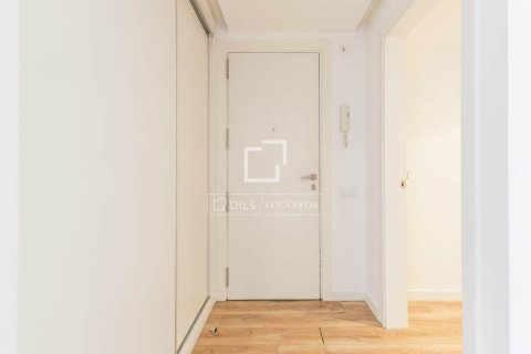 Apartamento de 3 dormitorios en venta en Barcelona, Cataluña, Spain № 7236 - foto 11