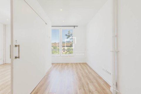 Apartamento de 3 dormitorios en venta en Barcelona, Cataluña, Spain № 7236 - foto 3