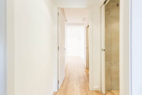 Apartamento de 3 dormitorios en venta en Barcelona, Cataluña, Spain № 7236 - foto 22