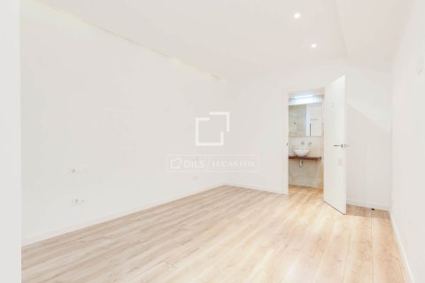 Apartamento de 3 dormitorios en venta en Barcelona, Cataluña, Spain № 7236 - foto 10