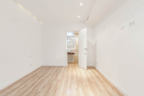 Apartamento de 3 dormitorios en venta en Barcelona, Cataluña, Spain № 7236 - foto 8