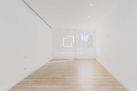 Apartamento de 3 dormitorios en venta en Barcelona, Cataluña, Spain № 7236 - foto 13