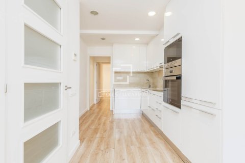 Apartamento de 3 dormitorios en venta en Barcelona, Cataluña, Spain № 7236 - foto 25