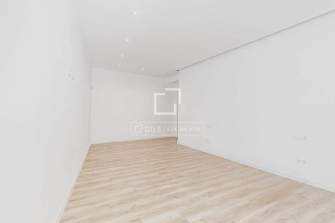 Apartamento de 3 dormitorios en venta en Barcelona, Cataluña, Spain № 7236 - foto 12