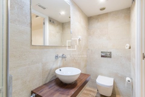 Apartamento de 3 dormitorios en venta en Barcelona, Cataluña, Spain № 7236 - foto 5