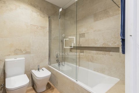 Apartamento de 3 dormitorios en venta en Barcelona, Cataluña, Spain № 7236 - foto 15