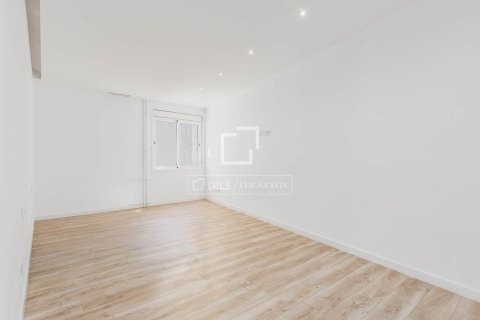 Apartamento de 3 dormitorios en venta en Barcelona, Cataluña, Spain № 7236 - foto 14