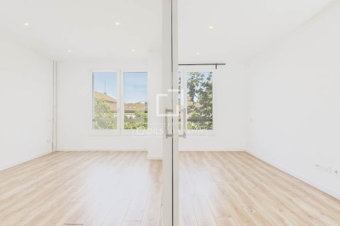 Apartamento de 3 dormitorios en venta en Barcelona, Cataluña, Spain № 7236 - foto 2
