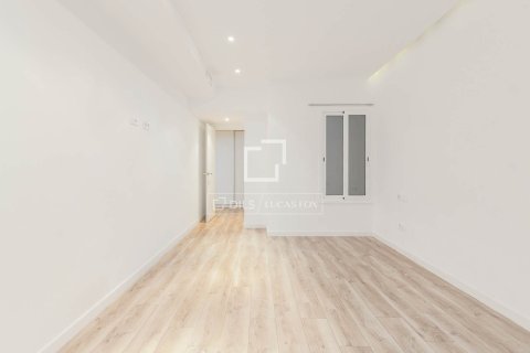 Apartamento de 3 dormitorios en venta en Barcelona, Cataluña, Spain № 7236 - foto 7