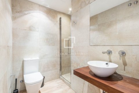 Apartamento de 3 dormitorios en venta en Barcelona, Cataluña, Spain № 7236 - foto 21