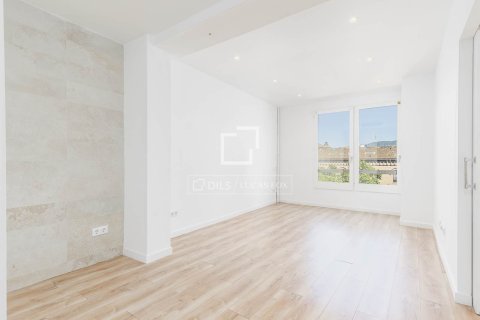 Apartamento de 3 dormitorios en venta en Barcelona, Cataluña, Spain № 7236 - foto 20