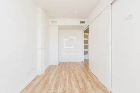 Apartamento de 3 dormitorios en venta en Barcelona, Cataluña, Spain № 7236 - foto 28