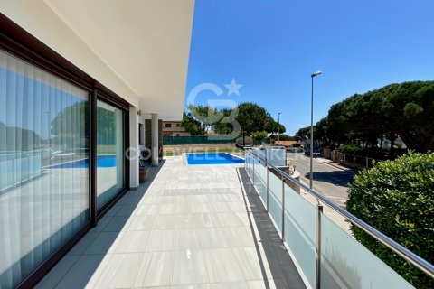 Сasa de 4 dormitorios en venta en Sant Feliu de Guíxols, Gerona, Cataluña, Spain № 5833 - foto 6