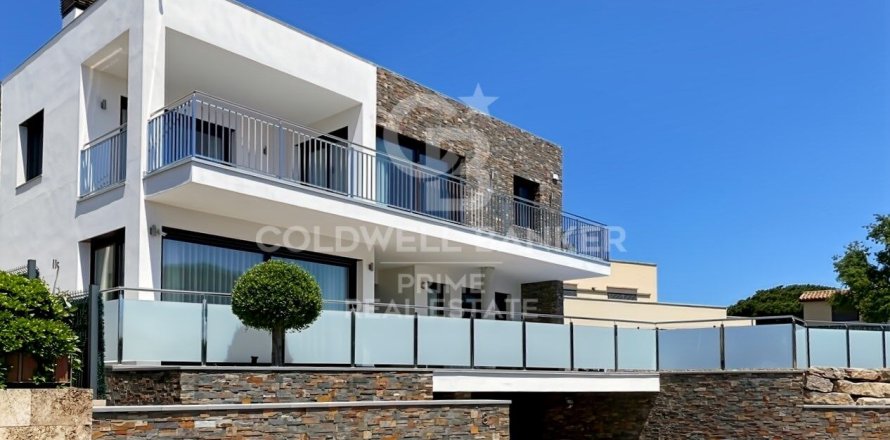 Сasa de 4 dormitorios en venta en Sant Feliu de Guíxols, Gerona, Cataluña, Spain № 5833