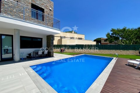 Сasa de 4 dormitorios en venta en Sant Feliu de Guíxols, Gerona, Cataluña, Spain № 5833 - foto 4