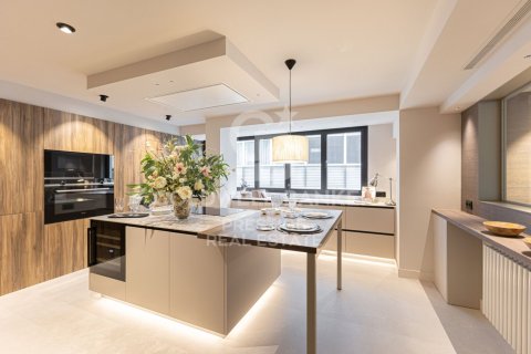 Купить квартиру в Барселона, Испания с 4 спальни, 265м², № 5838 - фото 9