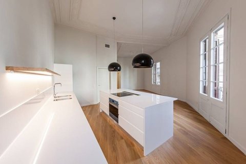 2 bedrooms apartment for sale in Barcelona, Catalonia, Spain № 6340 - photo 6