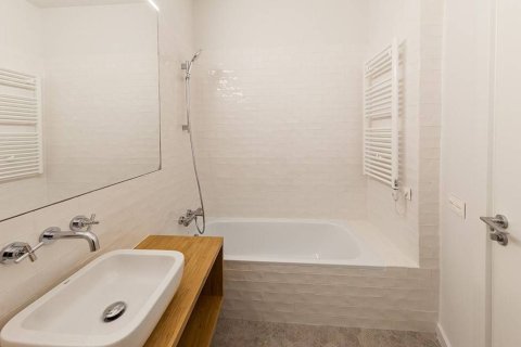 2 bedrooms apartment for sale in Barcelona, Catalonia, Spain № 6340 - photo 11