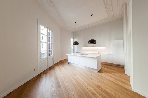 2 bedrooms apartment for sale in Barcelona, Catalonia, Spain № 6340 - photo 2