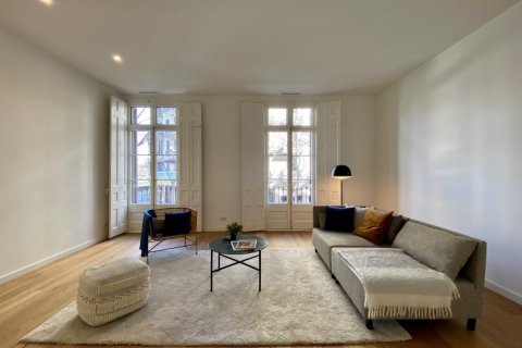 Купить квартиру в Барселона, Испания с 4 комнаты, 125м², № 6338 - фото 24