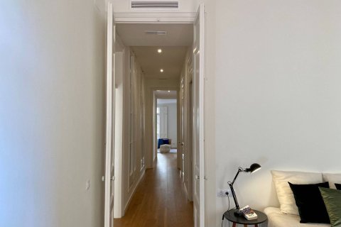 Купить квартиру в Барселона, Испания с 4 комнаты, 125м², № 6338 - фото 7