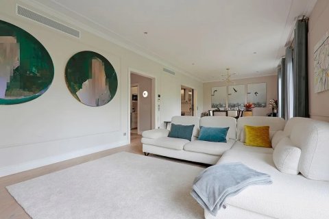 Apartamento de 3 dormitorios en venta en Barcelona, Cataluña, Spain № 1469 - foto 2