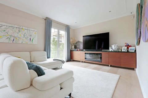 Apartamento de 3 dormitorios en venta en Barcelona, Cataluña, Spain № 1469 - foto 5