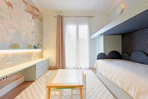 Apartamento de 3 dormitorios en venta en Barcelona, Cataluña, Spain № 1469 - foto 27