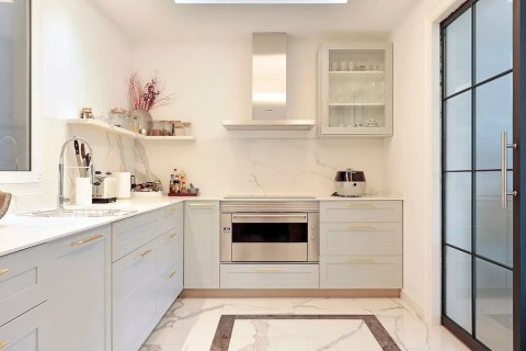 Apartamento de 3 dormitorios en venta en Barcelona, Cataluña, Spain № 1469 - foto 15