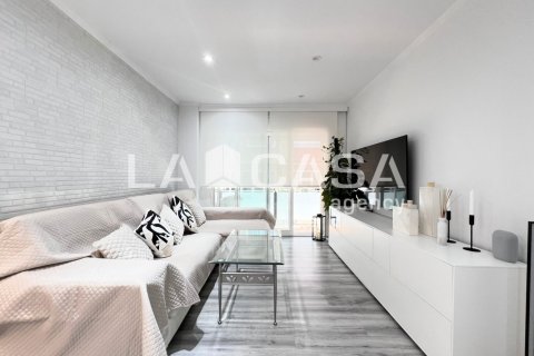 Квартира с 4 спальнями в Бадалоне, Барселона, Каталония, Испания № 2062